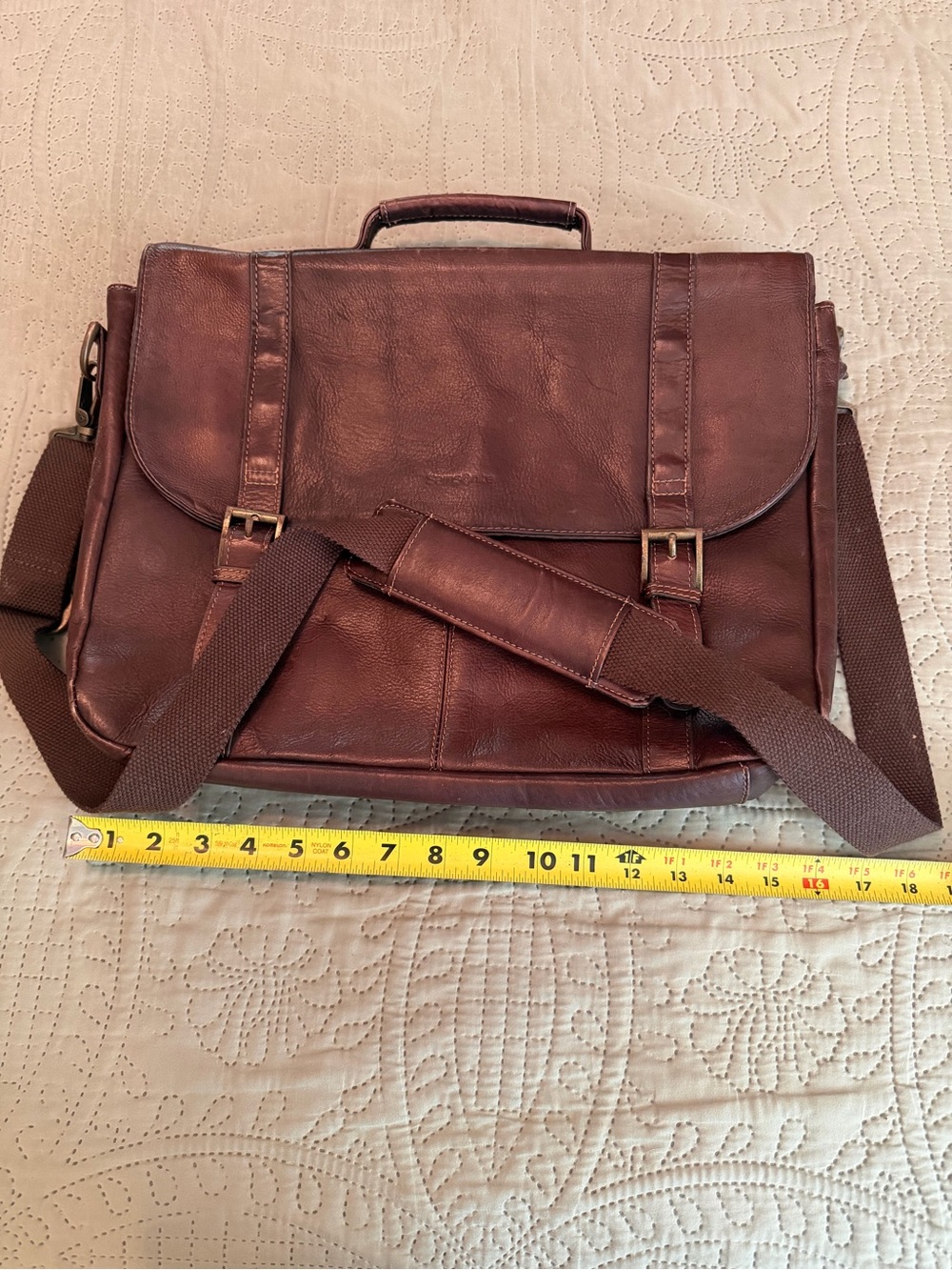 Classic Brown Leather Messenger Bag - Picture 4 of 7